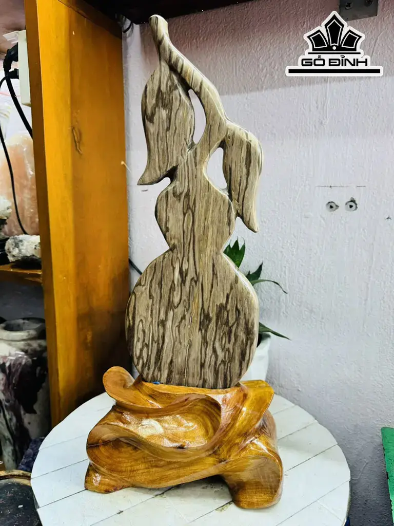 Tác Phẩm Hồ Lô Gỗ Thủy Tùng Hóa Thạch Cao 50 Ngang 15 (cm) 3,5kg