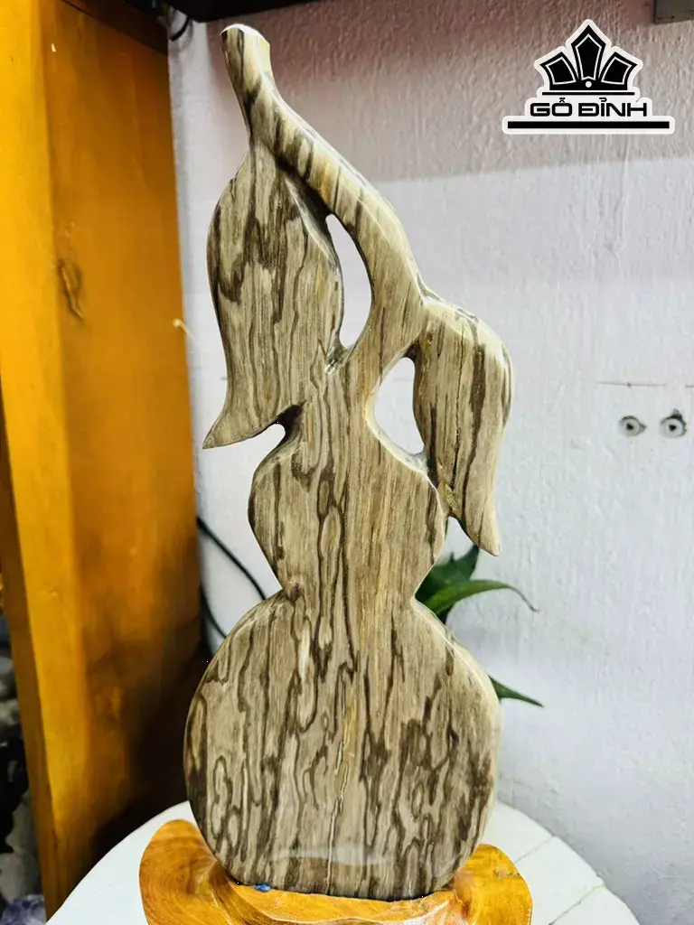 Tác Phẩm Hồ Lô Gỗ Thủy Tùng Hóa Thạch Cao 50 Ngang 15 (cm) 3,5kg