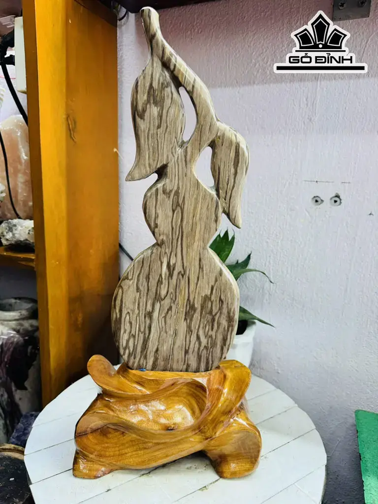 Tác Phẩm Hồ Lô Gỗ Thủy Tùng Hóa Thạch Cao 50 Ngang 15 (cm) 3,5kg