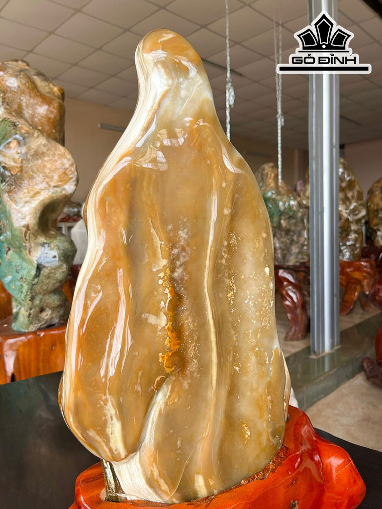 Tác Phẩm Đá Mã Não Cao 62 Ngang 30  Riêng Đá Cao 50 (cm) 23kg