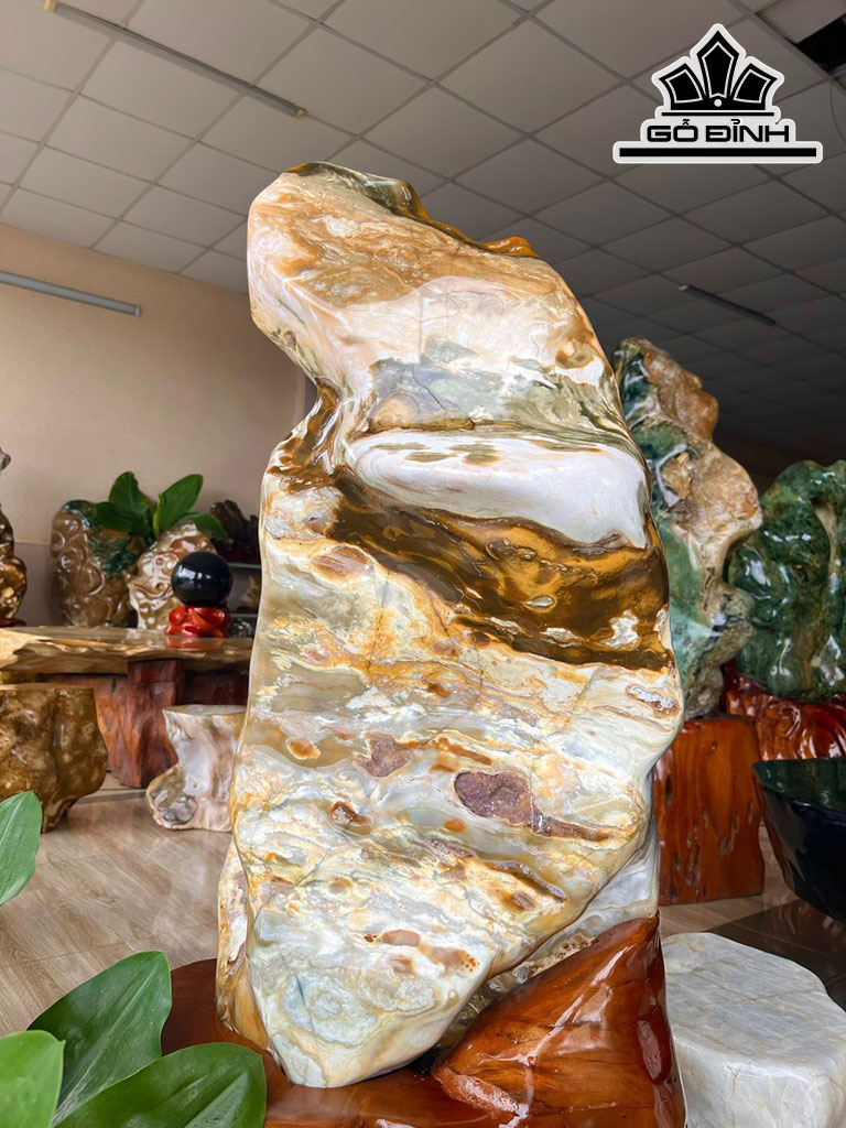 Tác Phẩm Đá Mã Não Lâm Đồng Cao 120 Ngang 35 Riêng Đá Cao 70 (cm) 60kg