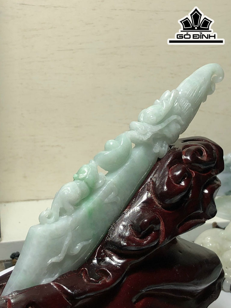 Tác Phẩm Đao Rồng Và Tỳ Hưu Đá Cẩm Thạch Cao 170 Ngang 12 Sâu 32 (mm) 95g (Chưa Tính Đế)