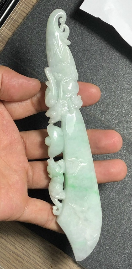 Tác Phẩm Đao Rồng Và Tỳ Hưu Đá Cẩm Thạch Cao 170 Ngang 12 Sâu 32 (mm) 95g (Chưa Tính Đế)