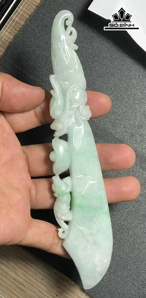 Tác Phẩm Đao Rồng Và Tỳ Hưu Đá Cẩm Thạch Cao 170 Ngang 12 Sâu 32 (mm) 95g (Chưa Tính Đế)