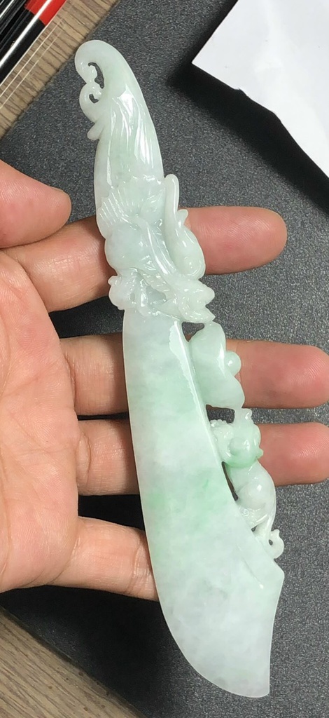 Tác Phẩm Đao Rồng Và Tỳ Hưu Đá Cẩm Thạch Cao 170 Ngang 12 Sâu 32 (mm) 95g (Chưa Tính Đế)