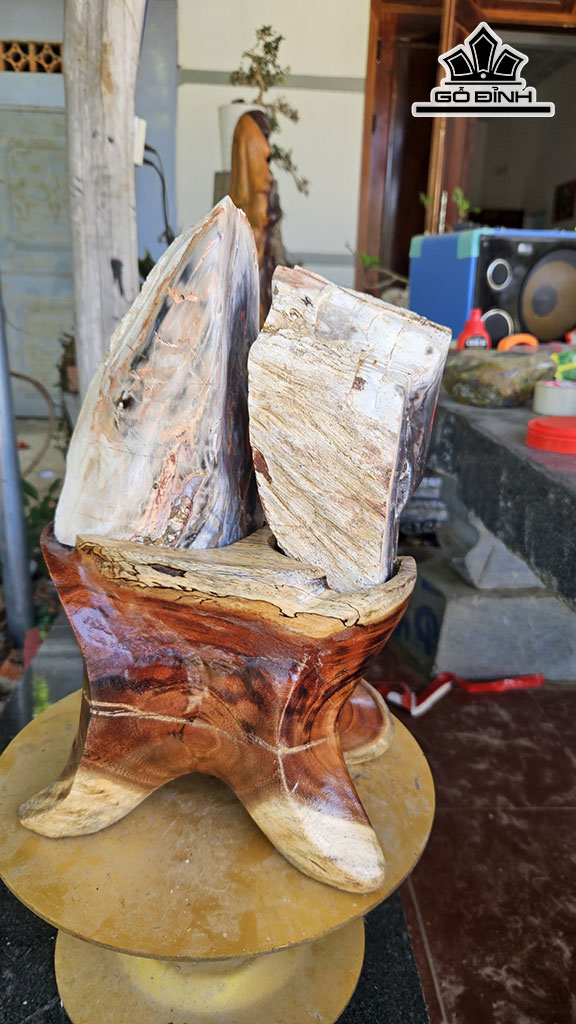 Cặp Phu Thê Gỗ Hóa Ngọc Đỏ Đen Cao 38 Ngang 20 (cm) 8kg