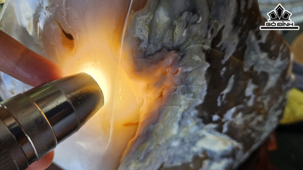 Tác Phẩm Đá Mã Não Cao 55 Ngang 30 (cm) 23kg