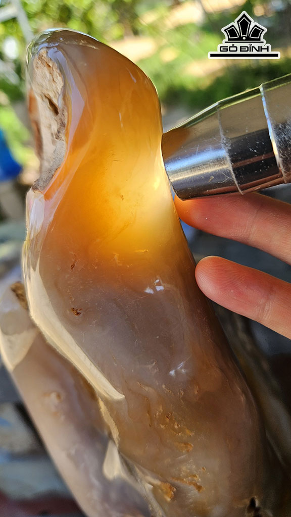 Tác Phẩm Đá Mã Não Cao 76 Ngang 30 (cm) 40kg