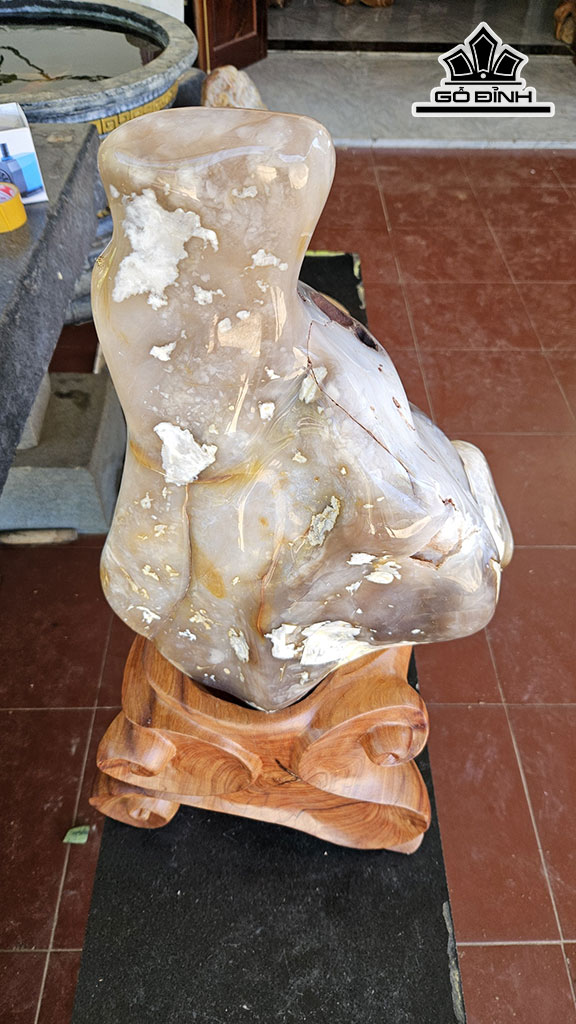 Tác Phẩm Đá Mã Não Cao 76 Ngang 30 (cm) 40kg