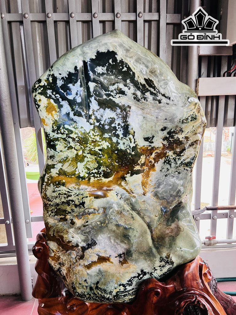 Tác Phẩm Đá Mã Não Đa Sắc Cao 160 Ngang 115 (cm) 400kg