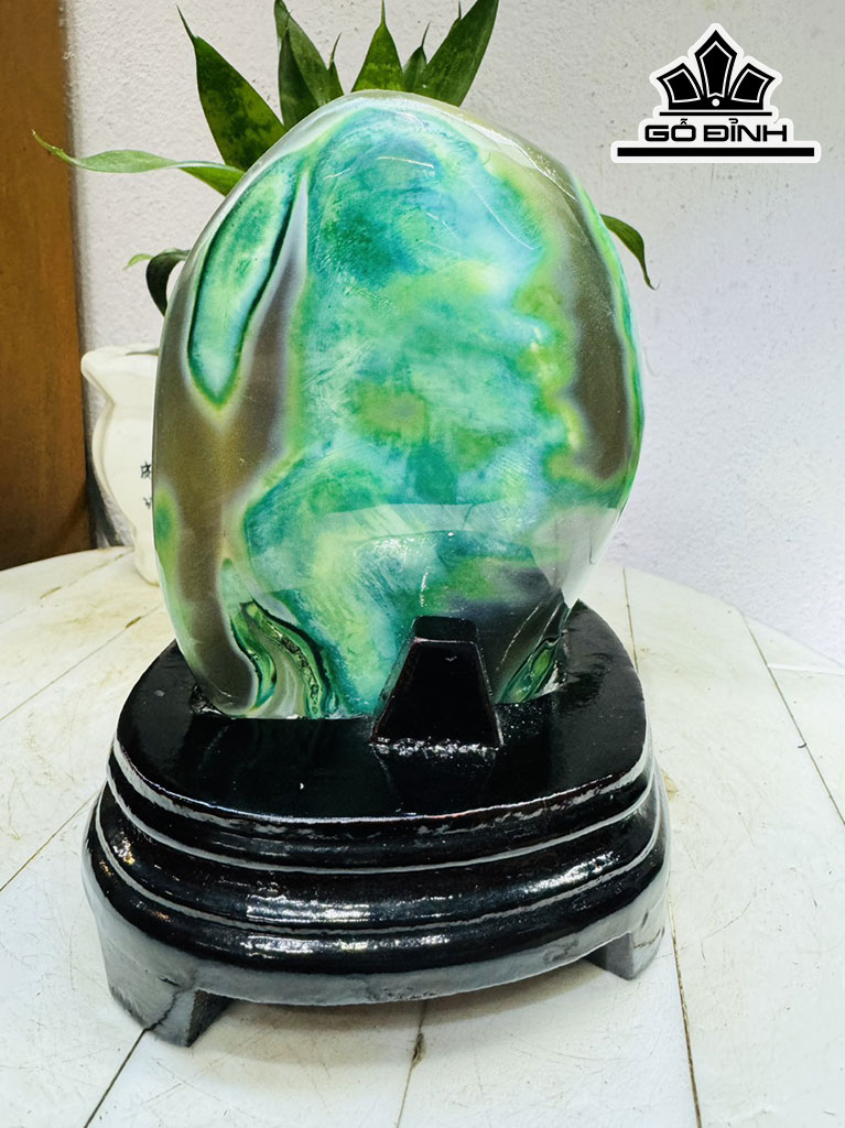 Tác Phẩm Đá Mã Não Xanh Cao 18 Ngang 10 (cm) 2,4kg