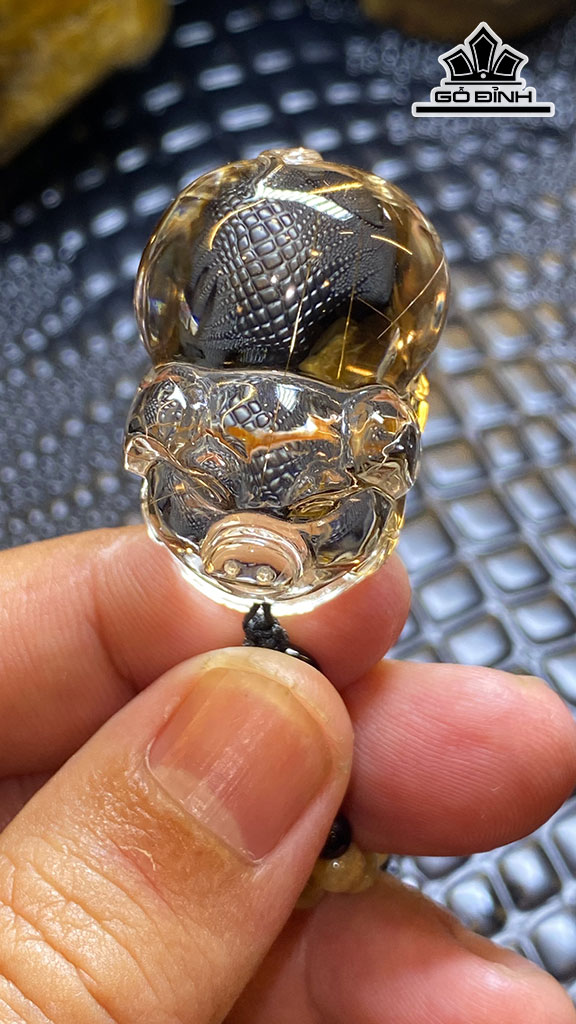 Mặt Dây Chuyền Heo Đá Thạch Anh Tóc Nâu Cao 33,6 Ngang 24,3 Sâu 19,9 (mm) 23,3g