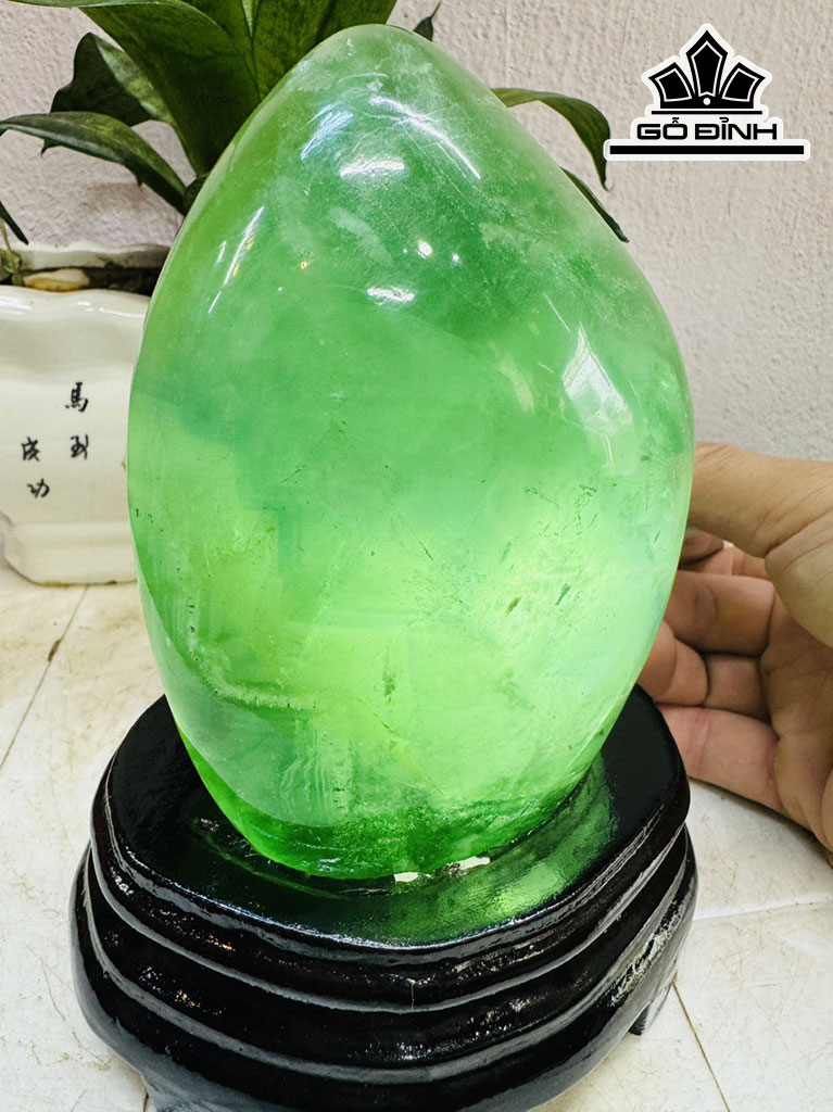 Tác Phẩm Đá Flourite Cao 19 Ngang 10 (cm) 1,5kg
