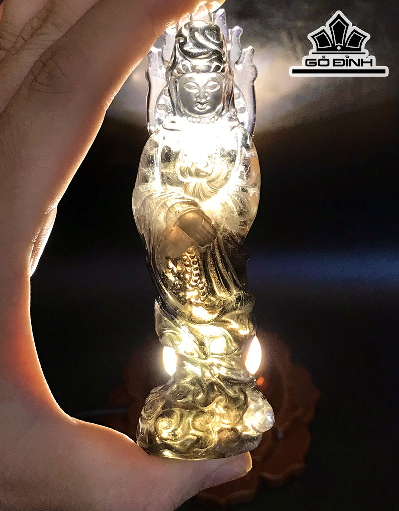 Tác Phẩm Quan Âm Bồ Tát Đá Thạch Anh Vàng Trắng Khói Cao 10,8 Ngang 3 Sâu 2,6 (cm)