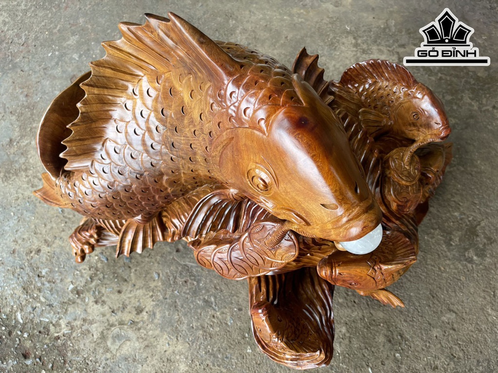 tuong-ca-chep-mau-tu-go-huong-cao-80-ngang-57-sau-45-cm-442544