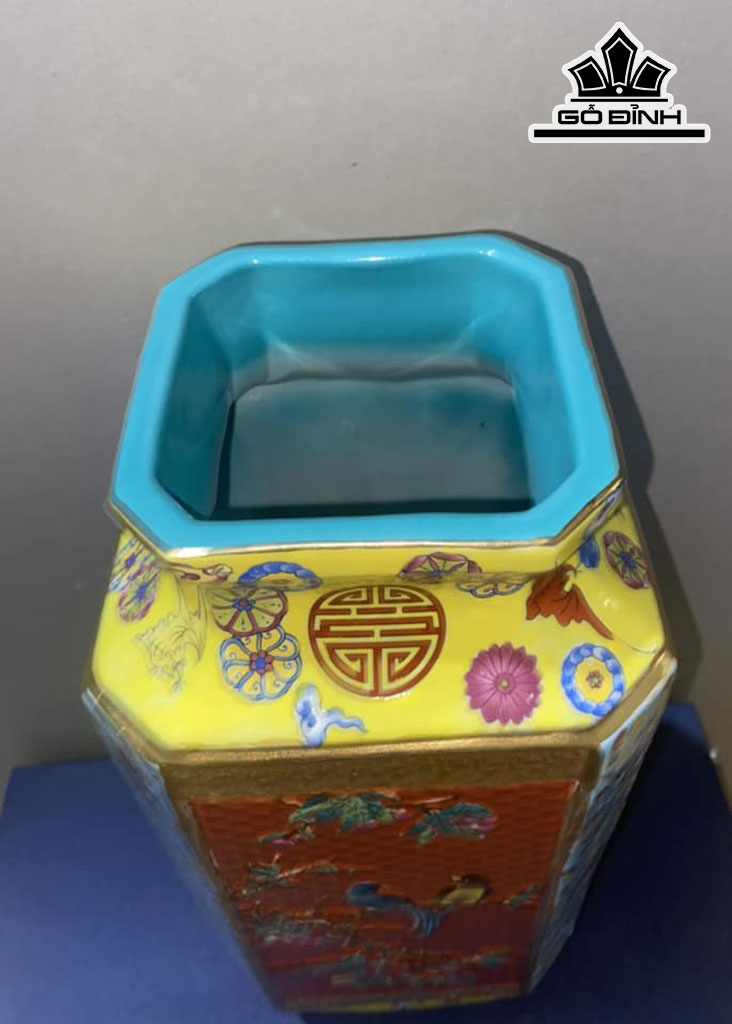 Chiếc Bình Tứ Giác Vẽ Nổi 4 Mặt Chim Hoa Gốm Tàu Cao 35 Ngang 16 (cm)