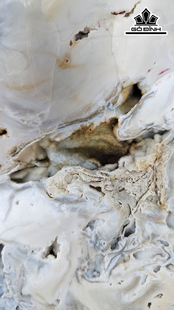 Tác Phẩm Đá Mã Não Trắng Cao 42 Ngang 22 (cm) 11kg