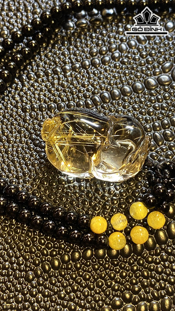 Mặt Dây Chuyền Heo Đá Thạch Anh Tóc Vàng Cao 30,8 Ngang 20 Sâu 14,8 (mm) 15,6g