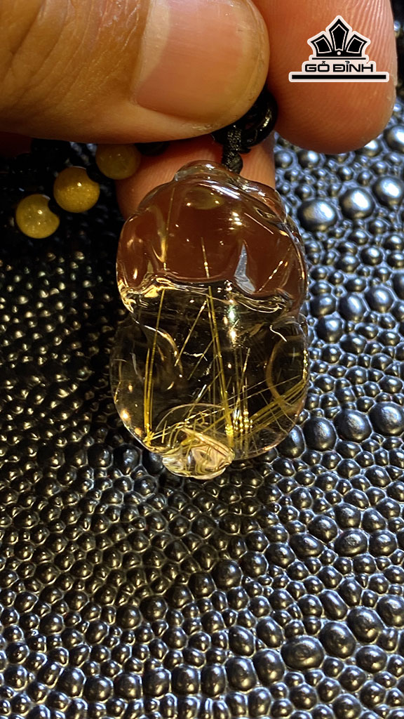 Mặt Dây Chuyền Heo Đá Thạch Anh Tóc Vàng Cao 30,8 Ngang 20 Sâu 14,8 (mm) 15,6g