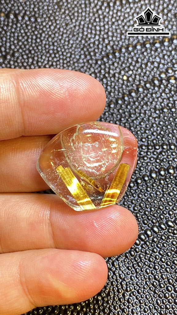 Mặt Dây Chuyền Hoàng Thần Tài Bảo Thiên Đá Thạch Anh Tóc Vàng Cao 23,6 Ngang 28 Sâu 8 (mm) 7,6g