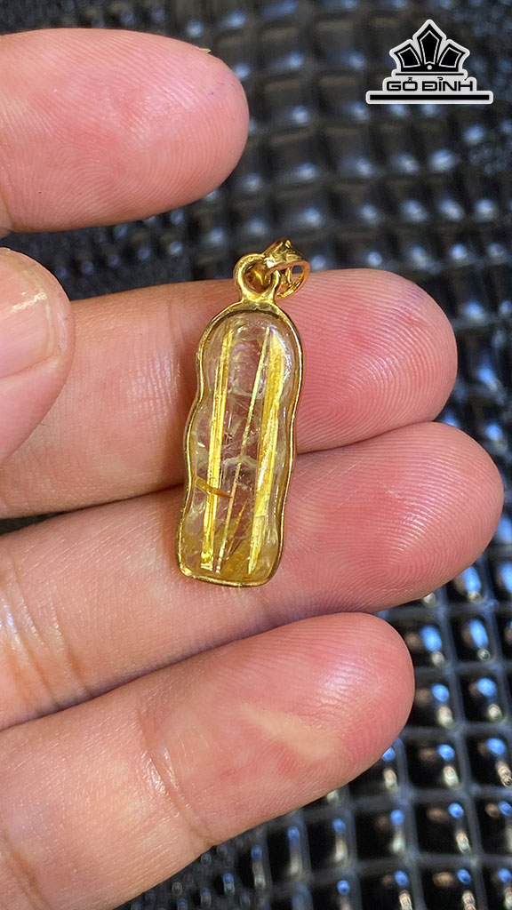 Mặt Dây Chuyền Quan Âm Đá Thạch Anh Tóc Vàng Cao 24 Ngang 10 Sâu 5,8 (mm) 2,8g