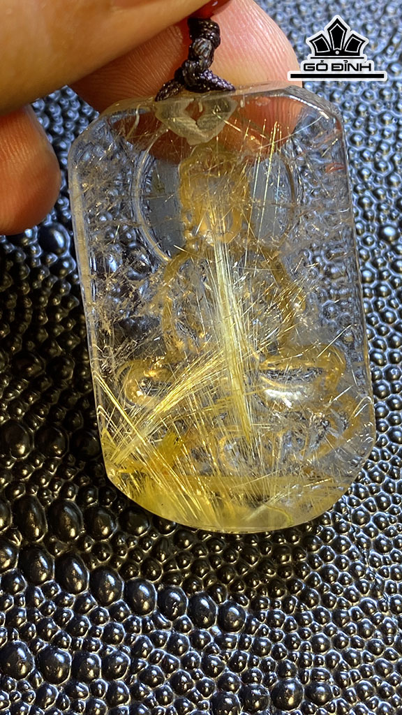 Mặt Dây Chuyền Quan Âm Đá Thạch Anh Tóc Vàng Cao 42,2 Ngang 25,5 Sâu 11,2 (mm) 22,2g