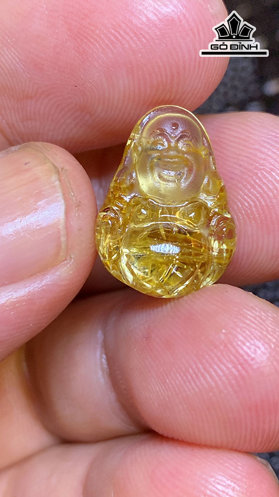 Mặt Dây Di Lặc Hoa Thị Đá Thạch Anh Tóc Vàng Cao 17 Ngang 12,6 Sâu 5,5 (mm) 1,5g