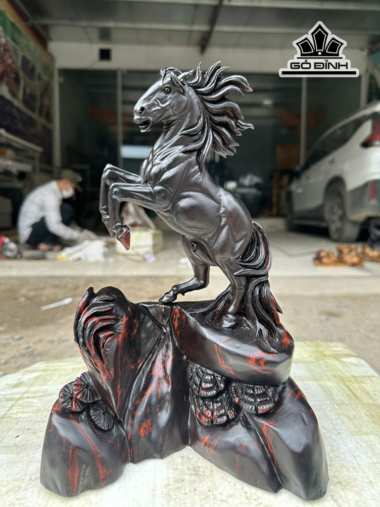 tuong-ngua-phong-thuy-nhat-ma-phi-thien-go-trac-cao-30-ngang-20-sau-14-cm-445555