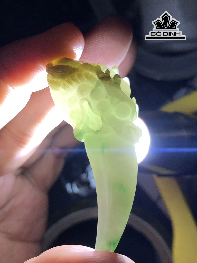 mat-day-chuyen-nanh-rong-da-cam-thach-cao-586-ngang-12-sau-198-mm-20g-445869