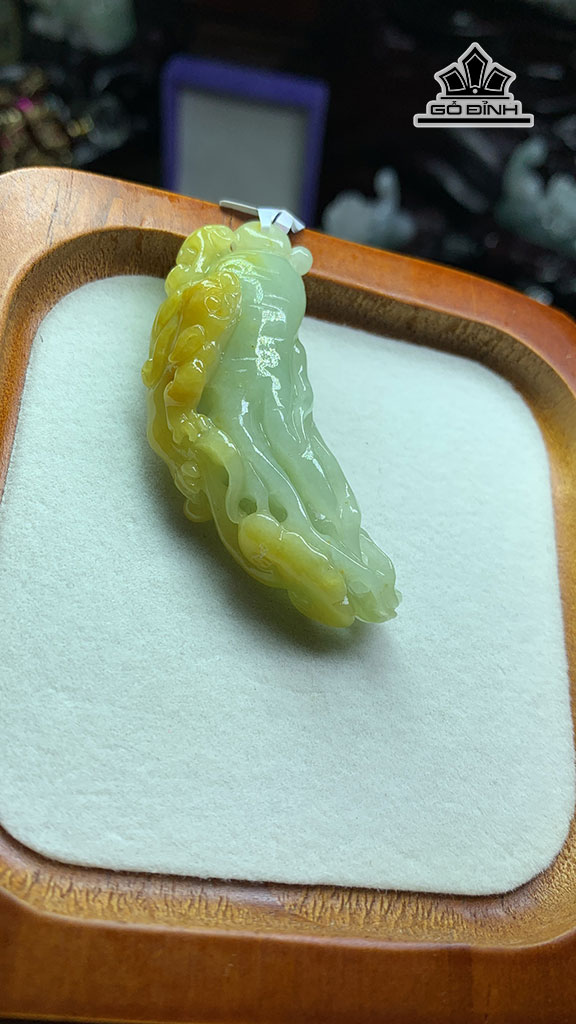 mat-day-chuyen-nhan-sam-pha-huyet-da-cam-thach-cao-559-ngang-227-sau-106-mm-206g-445988