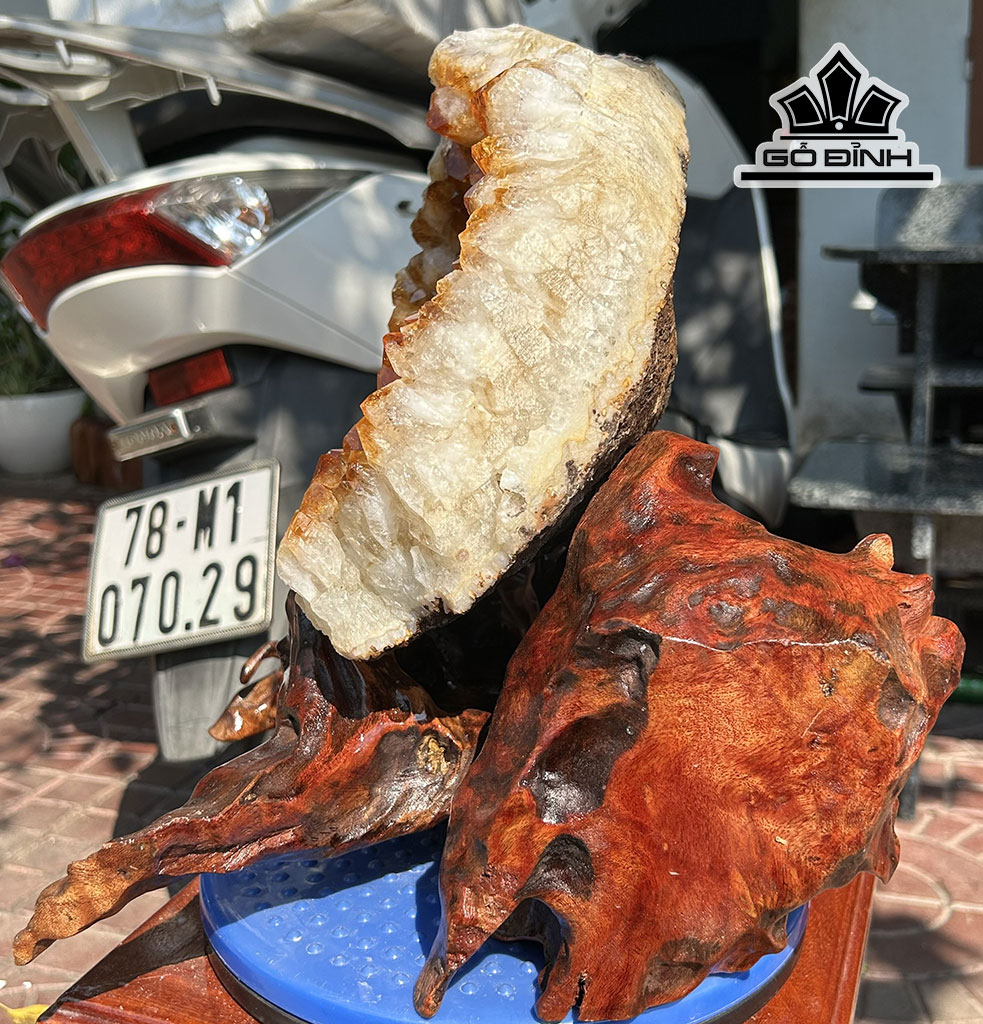 tac-pham-da-thach-anh-vang-cao-32-ngang-31-cm-124kg-446312