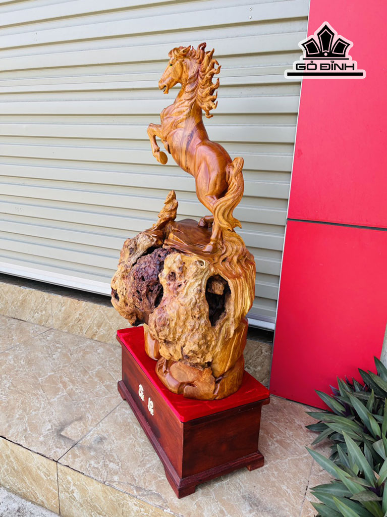 tuong-ngua-phong-thuy-nhat-ma-phi-thien-go-nu-huong-cao-85-ca-ky-106-ngang-50-sau-35-cm-447467