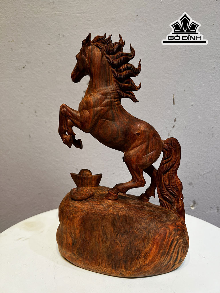 tuong-ngua-phong-thuy-nhat-ma-phi-thien-go-trac-cao-25-ngang-16-sau-11-cm-447588