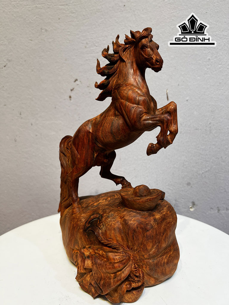 tuong-ngua-phong-thuy-nhat-ma-phi-thien-go-trac-cao-25-ngang-16-sau-11-cm-447590