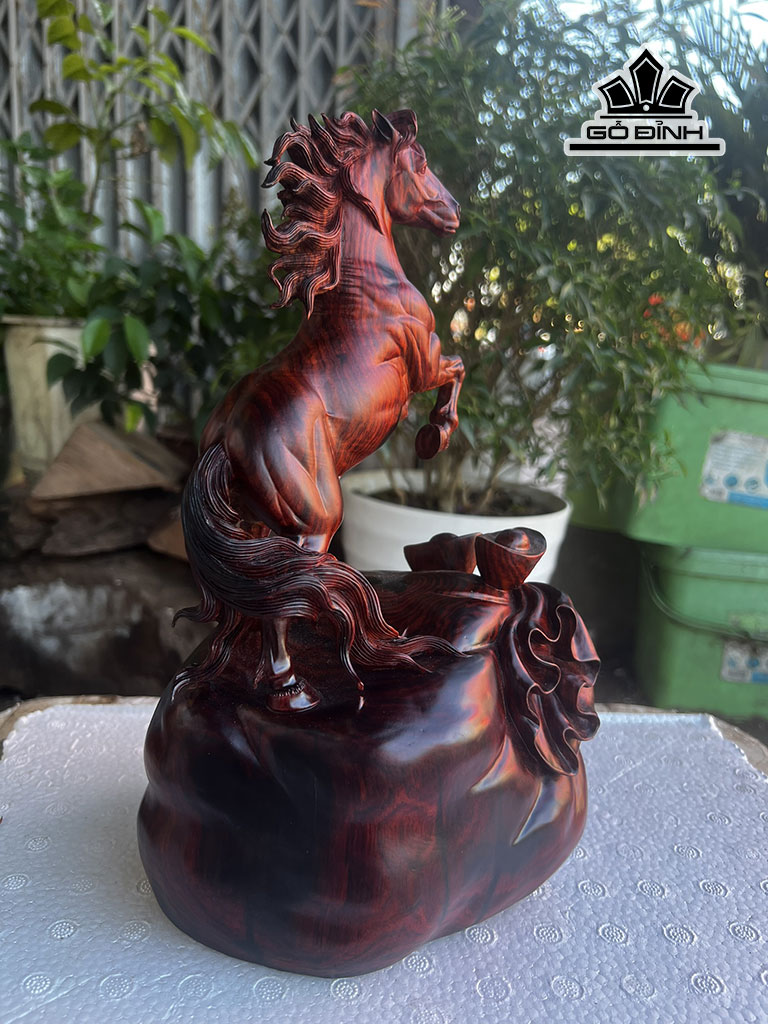 tuong-ngua-phong-thuy-nhat-ma-phi-thien-go-trac-cao-30-ngang-19-sau-16-cm-447593