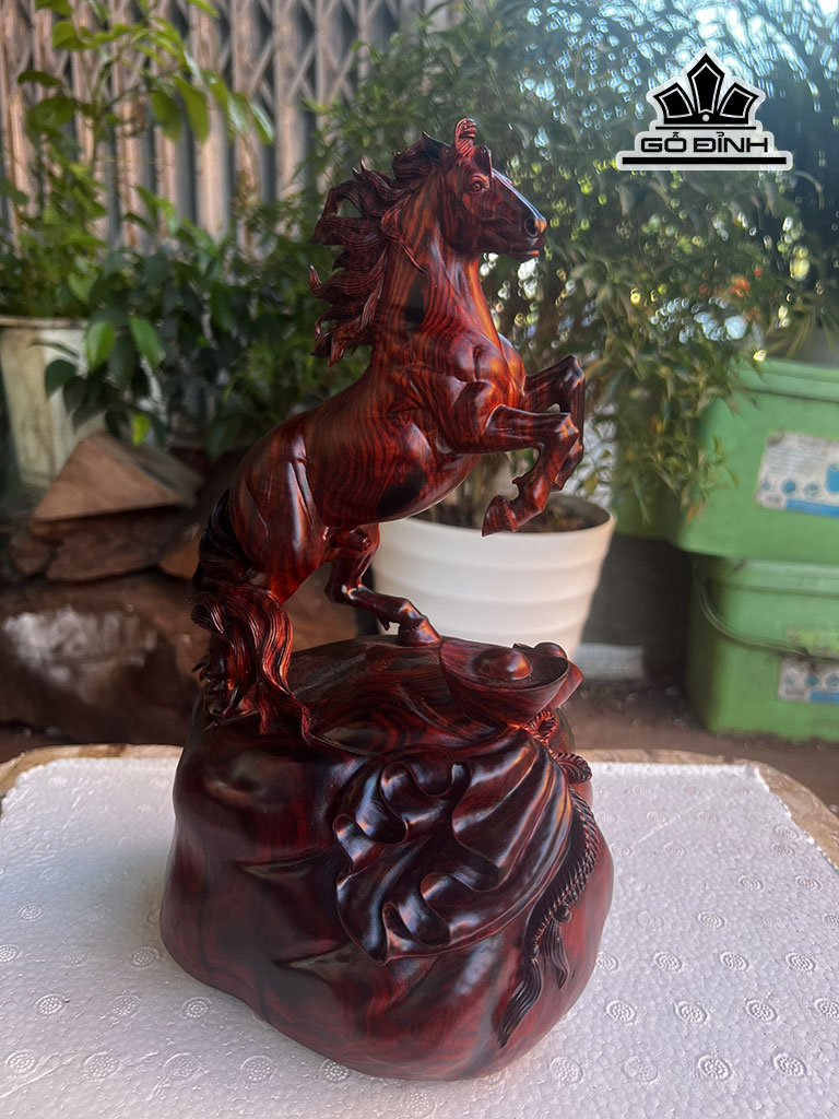 tuong-ngua-phong-thuy-nhat-ma-phi-thien-go-trac-cao-30-ngang-19-sau-16-cm-447594
