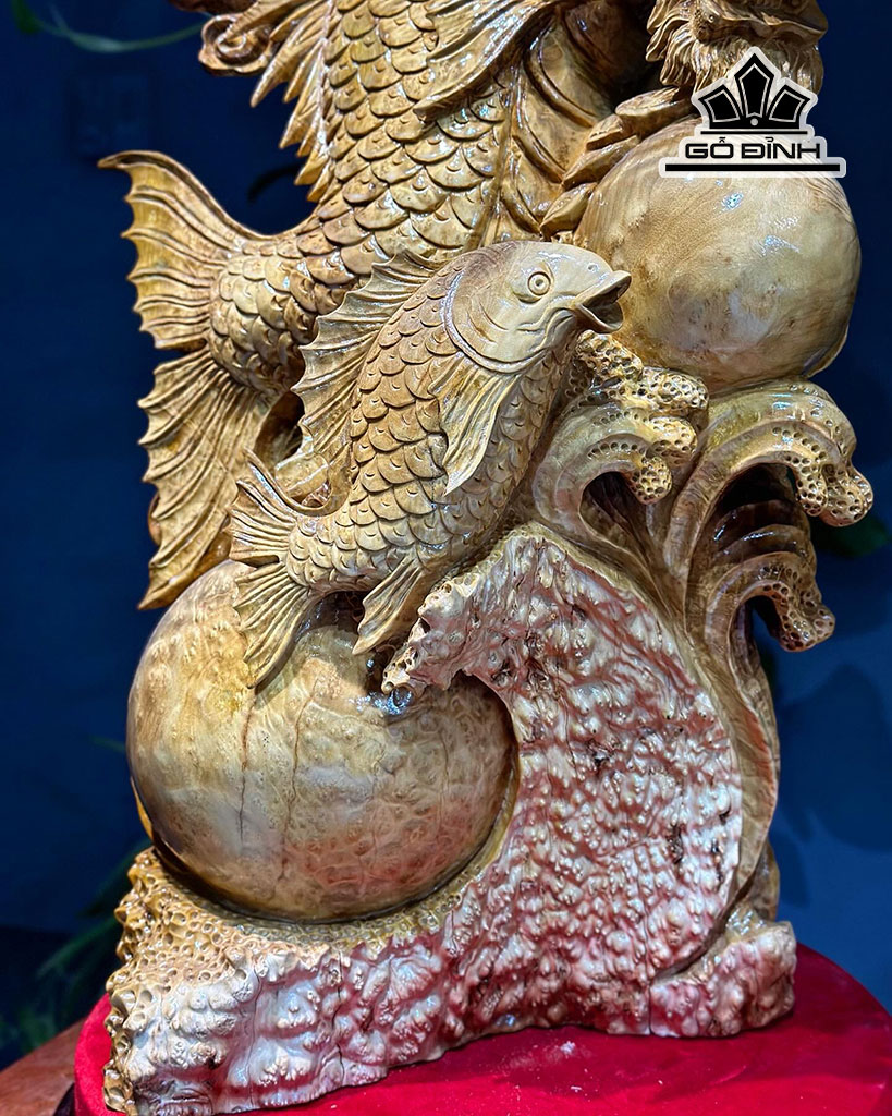 tuong-ca-chep-hoa-rong-go-nu-khao-cao-60-ngang-32-sau-19-cm-447630