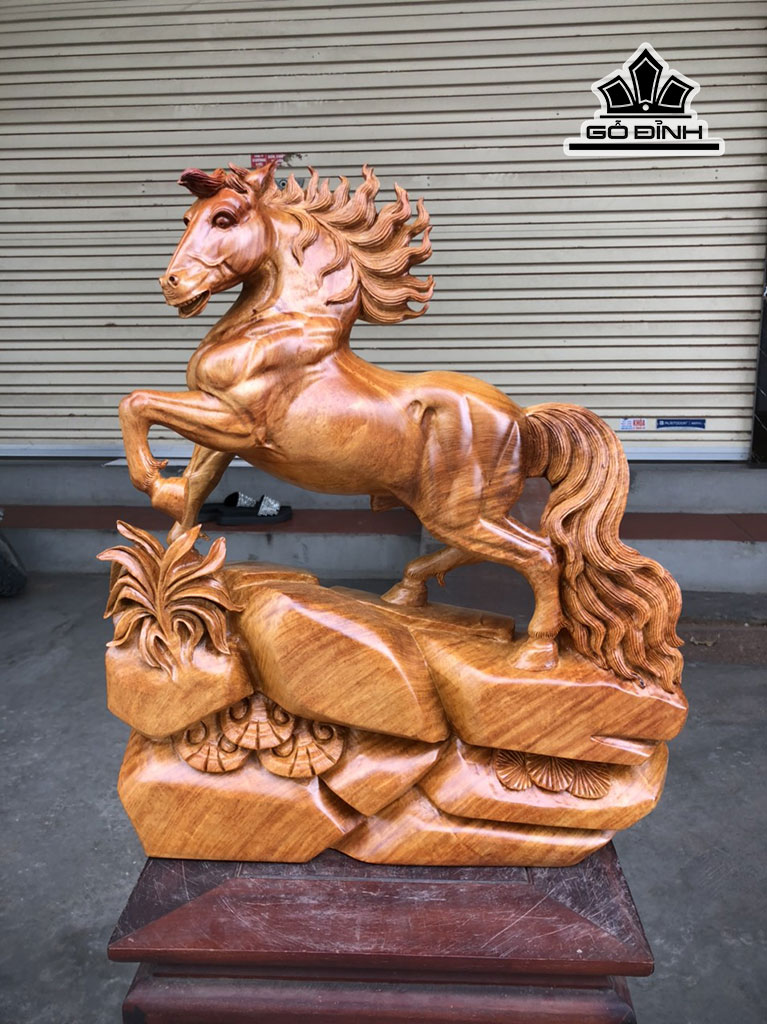 tuong-ngua-phong-thuy-nhat-ma-phi-thien-go-huong-cao-50-ngang-42-sau-13-cm-447779