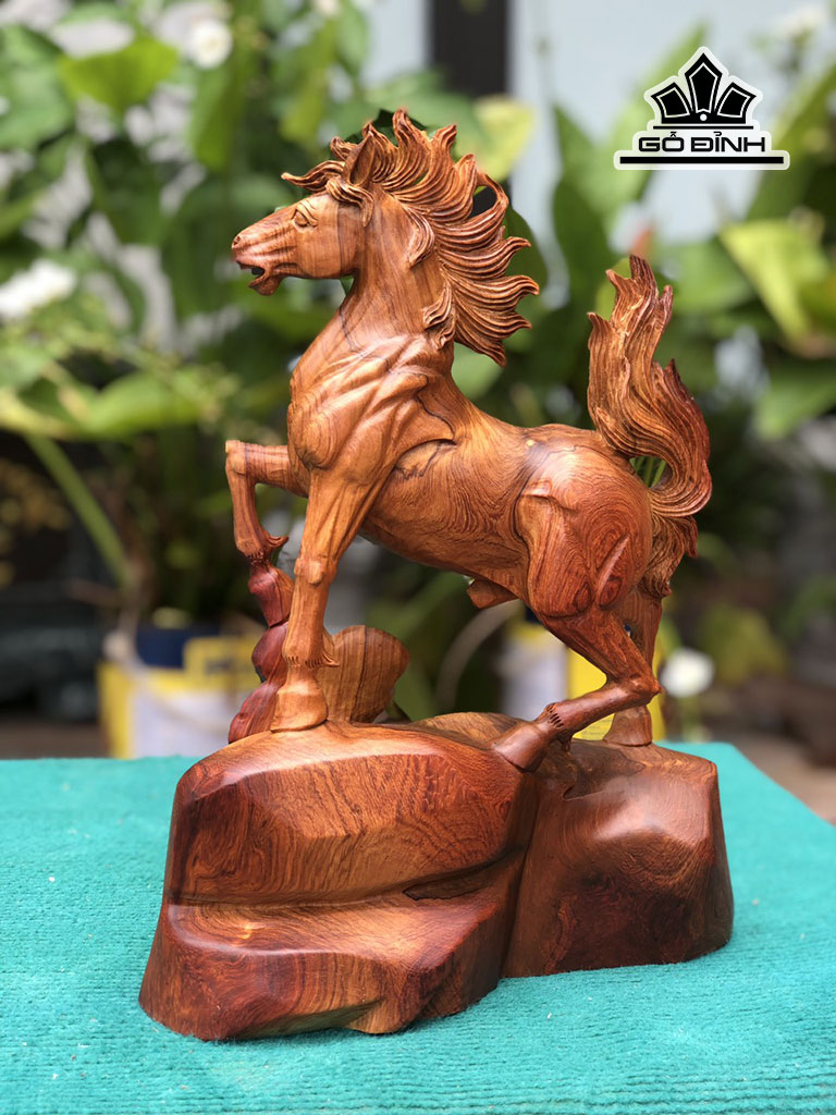 tuong-ngua-phong-thuy-nhat-ma-thong-dong-go-huong-cao-34-ngang-25-sau-15-cm-447852