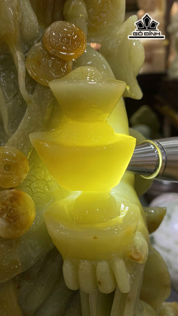 tac-pham-than-tai-kim-tien-da-serpentine-cao-52-rieng-da-cao-38-ngang-27-cm-448009