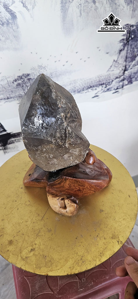 tac-pham-da-thach-anh-khoi-smoky-quartz-cao-25-ngang-10-cm-3kg-448203