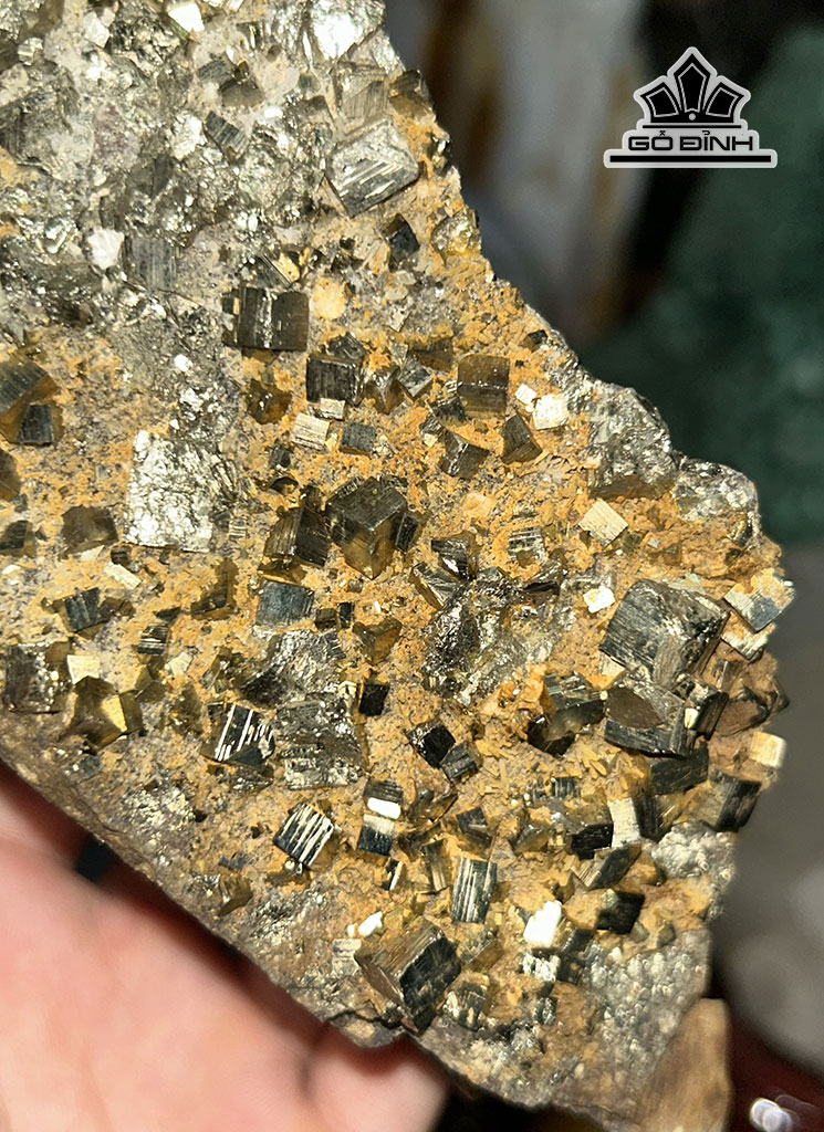 vang-gam-tinh-the-da-pyrite-cao-6-ngang-16-cm-450g-448292