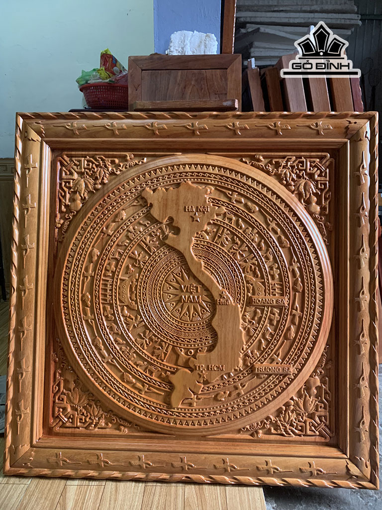 tranh-trong-dong-go-huong-do-kich-thuoc-100x100-van-day-45-cm-449511