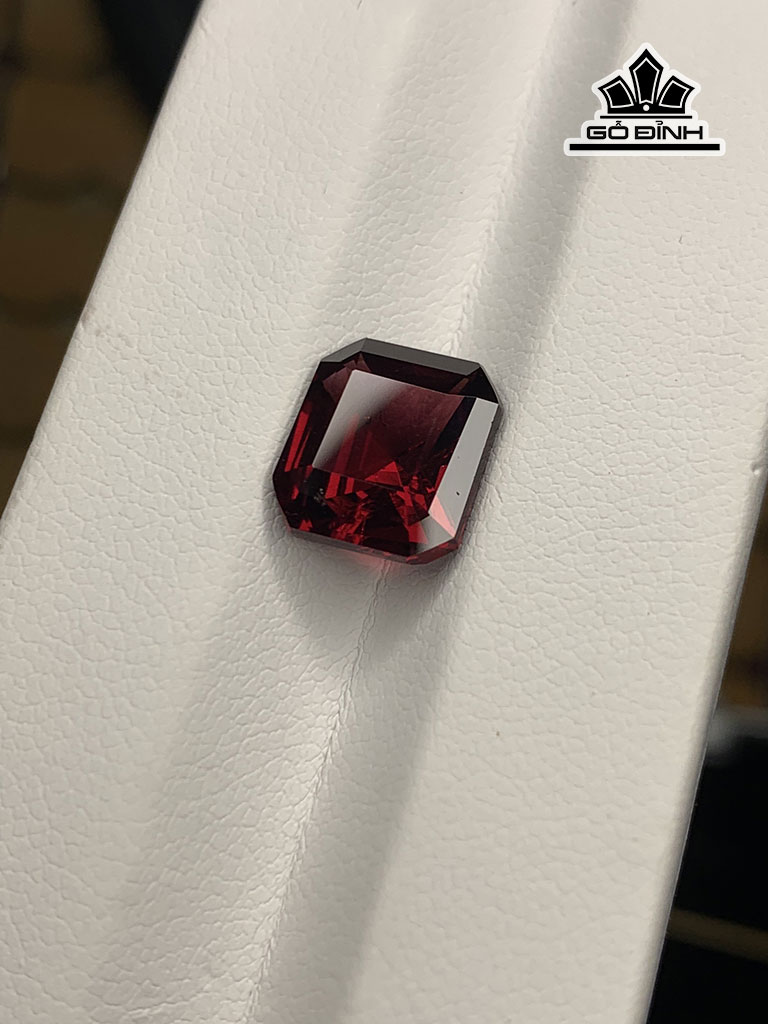 vien-da-garnet-cao-104-ngang-93-sau-58-mm-550cts-450502