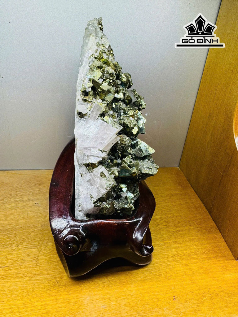 vang-gam-tinh-the-da-pyrite-cao-23-ngang-14-cm-23kg-450675