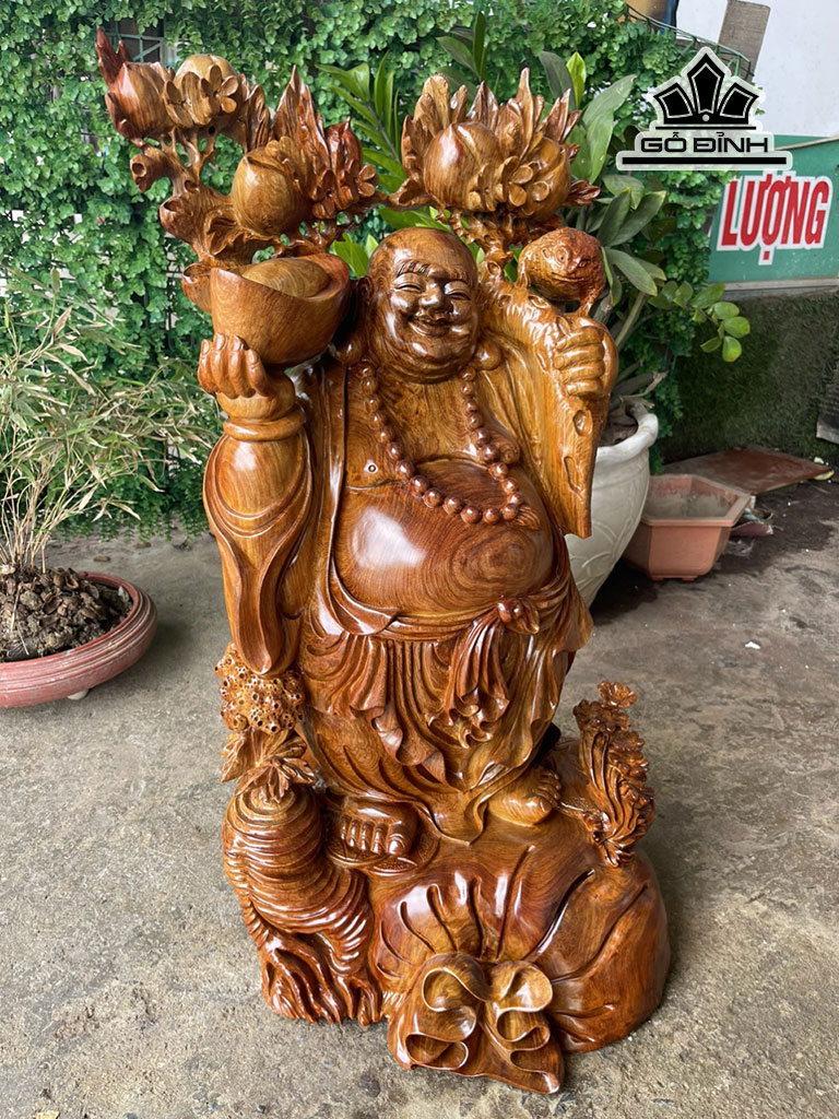 tuong-phat-di-lac-vac-dao-go-huong-cao-67-ngang-37-sau-33-cm-450780