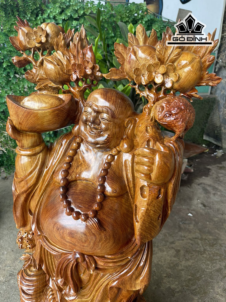 tuong-phat-di-lac-vac-dao-go-huong-cao-67-ngang-37-sau-33-cm-450781