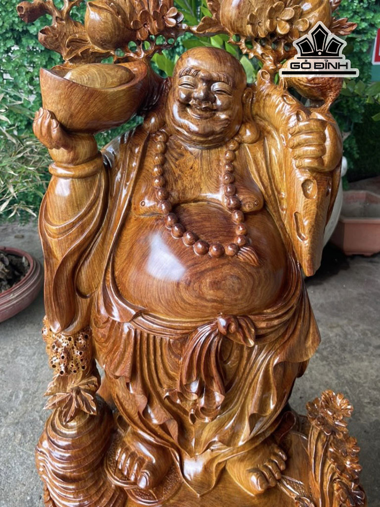 tuong-phat-di-lac-vac-dao-go-huong-cao-67-ngang-37-sau-33-cm-450782