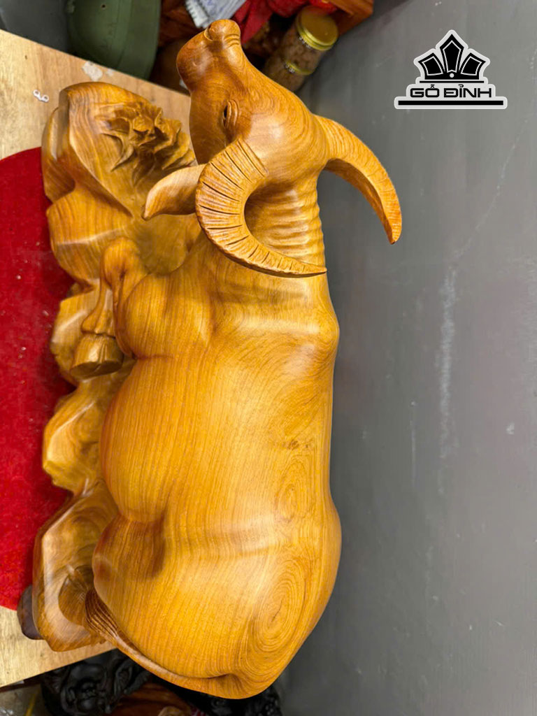 tuong-trau-go-huong-cao-26-ngang-59-sau-21-cm-14kg-451642