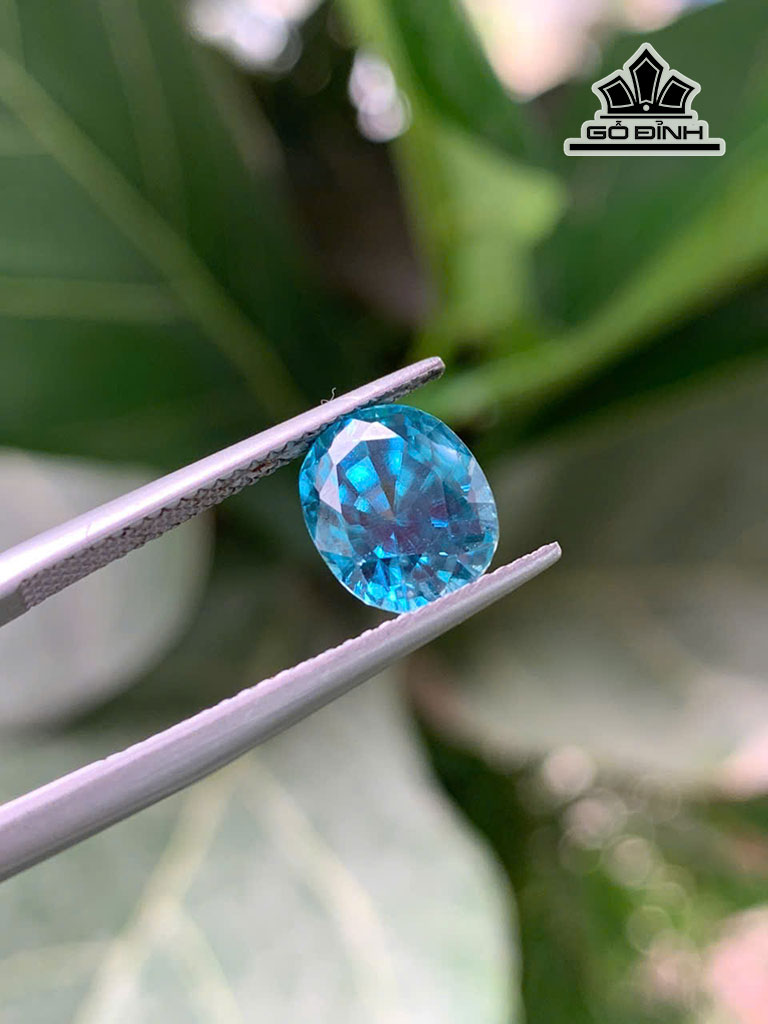 vien-da-zircon-xanh-cao-72-ngang-6-sau-5-mm-520cts-451756